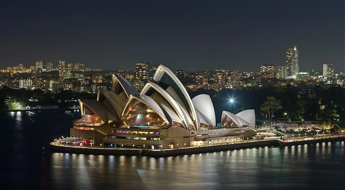 Opéra de Sydney éclairé de nuit